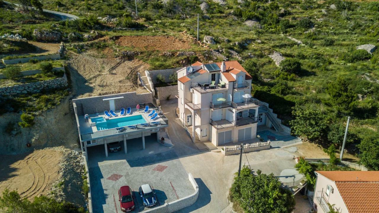 Apartments Pusic Omiš Buitenkant foto