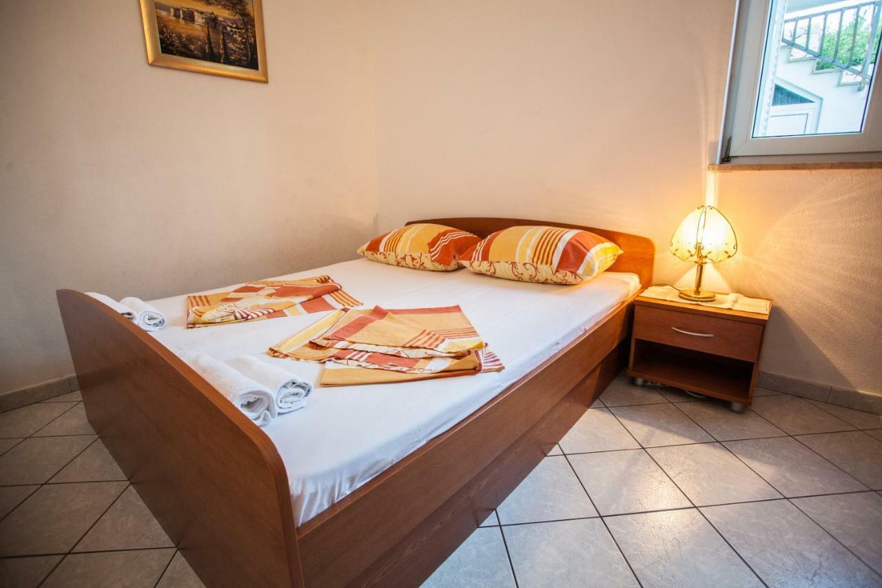 Apartments Pusic Omiš Buitenkant foto