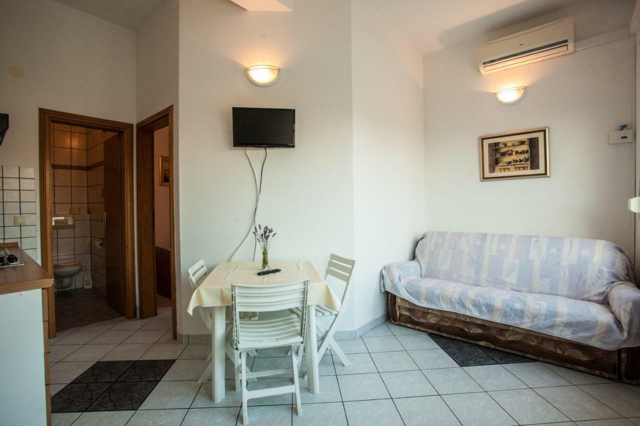 Apartments Pusic Omiš Buitenkant foto